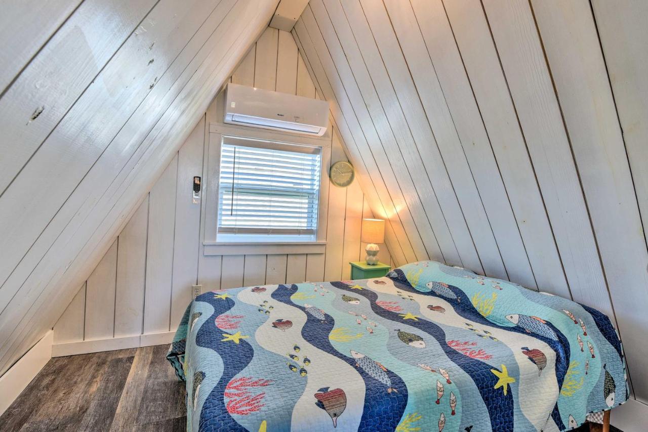 A-Frame Home With Deck - 2 Blocks To Surfside Beach! 외부 사진