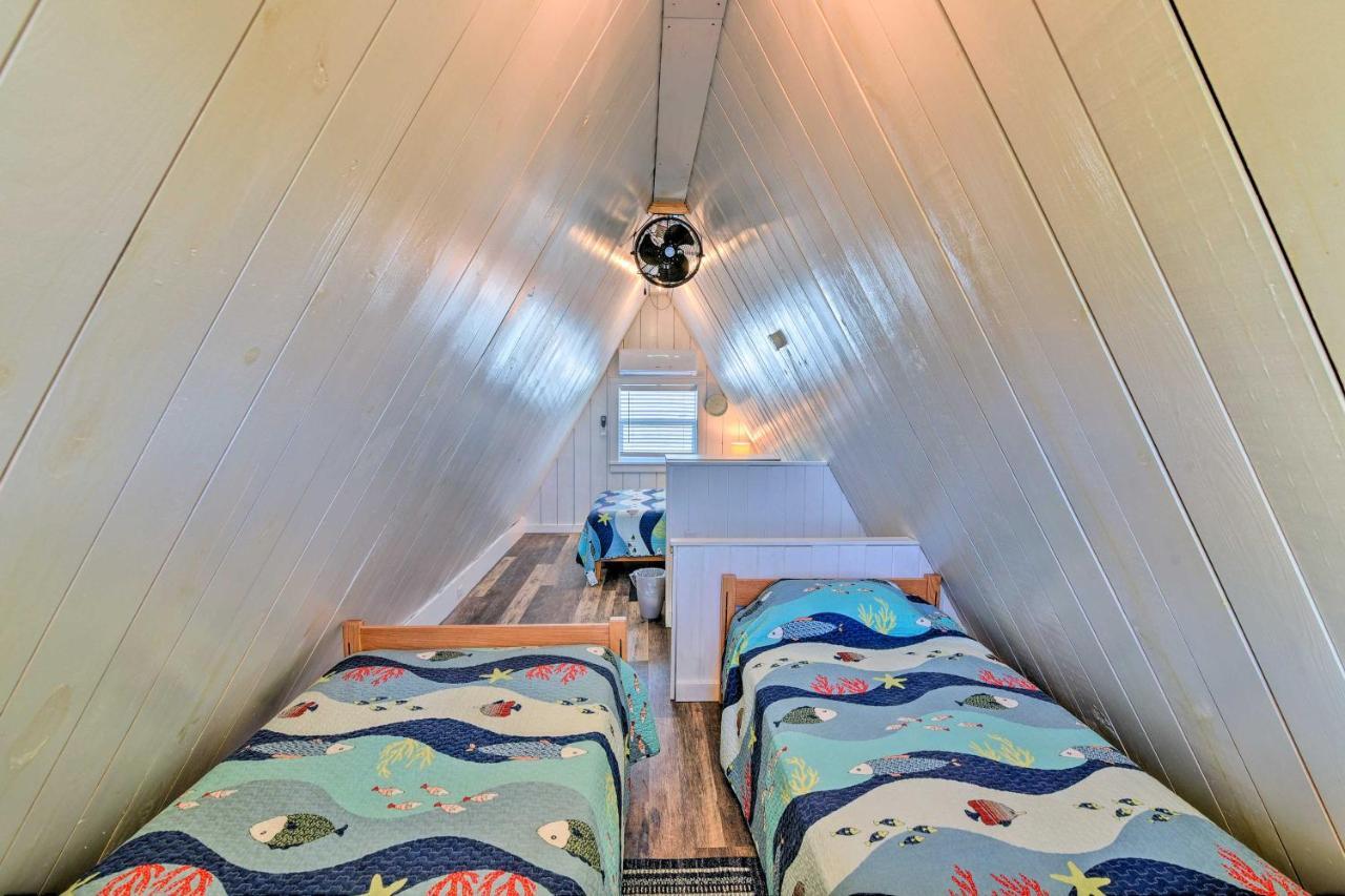 A-Frame Home With Deck - 2 Blocks To Surfside Beach! 외부 사진